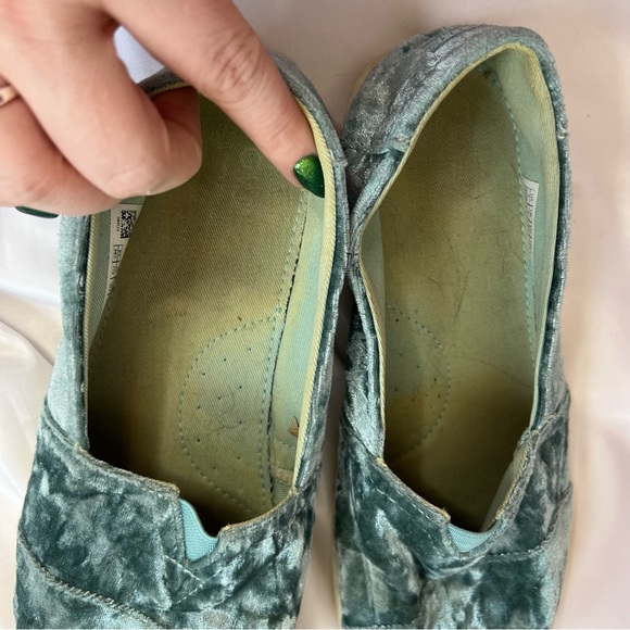 Toms Blue Crushed Velvet Slip On Tennis Shoes, size 5 - Picture 9 of 9